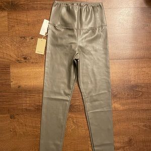 Aritzia Daria Vegan Leather Leggings High Rise Size Medium NWT